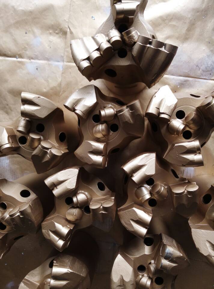 正宗三翼内凹钻头94泾渭金钢石钻头煤矿泾渭金钢石钻头