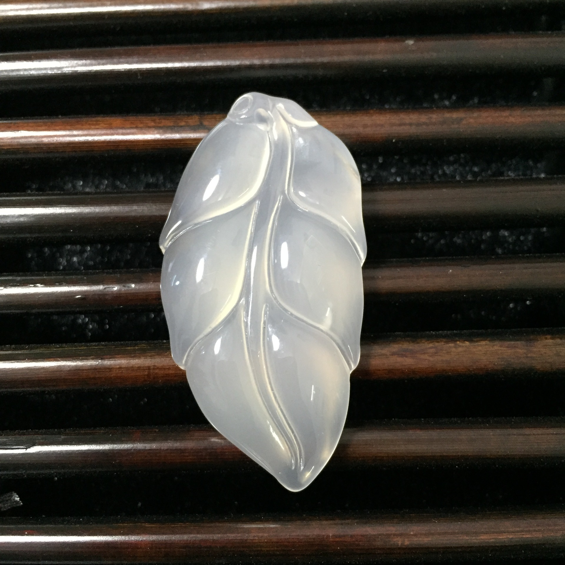 厂家批发 白玛瑙玉髓吊坠挂件冰种玉树叶 金枝玉叶冰种礼品