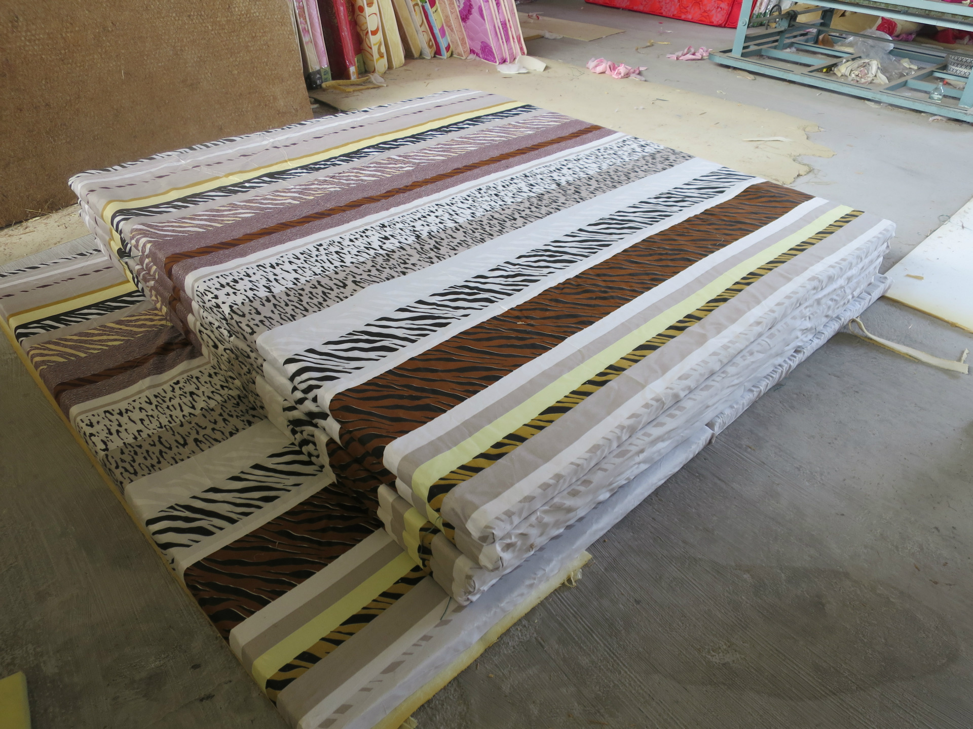 稻草床垫 蒲草床垫 椰棕床垫 弹簧床垫