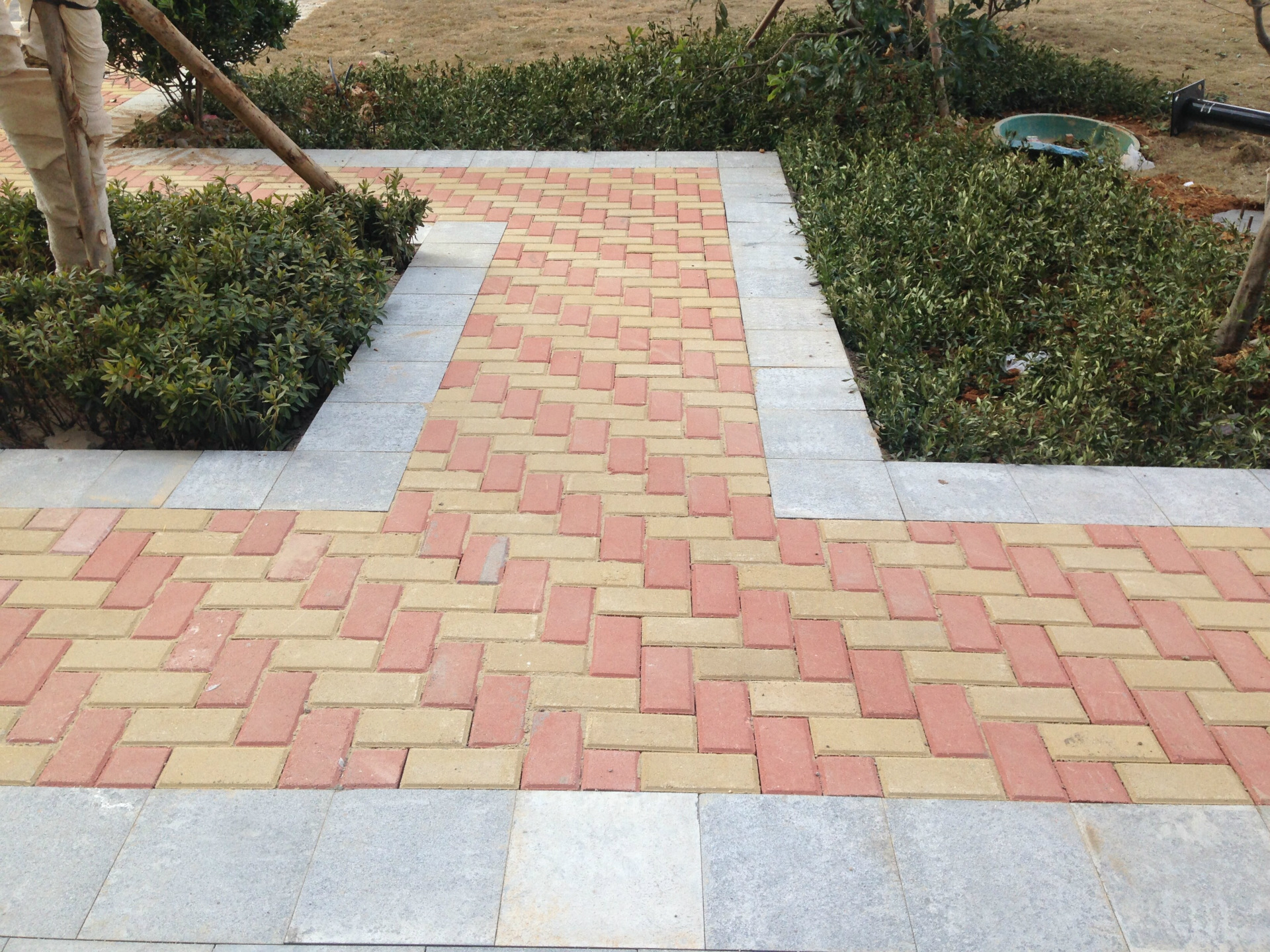 保利吸水砖铺设法