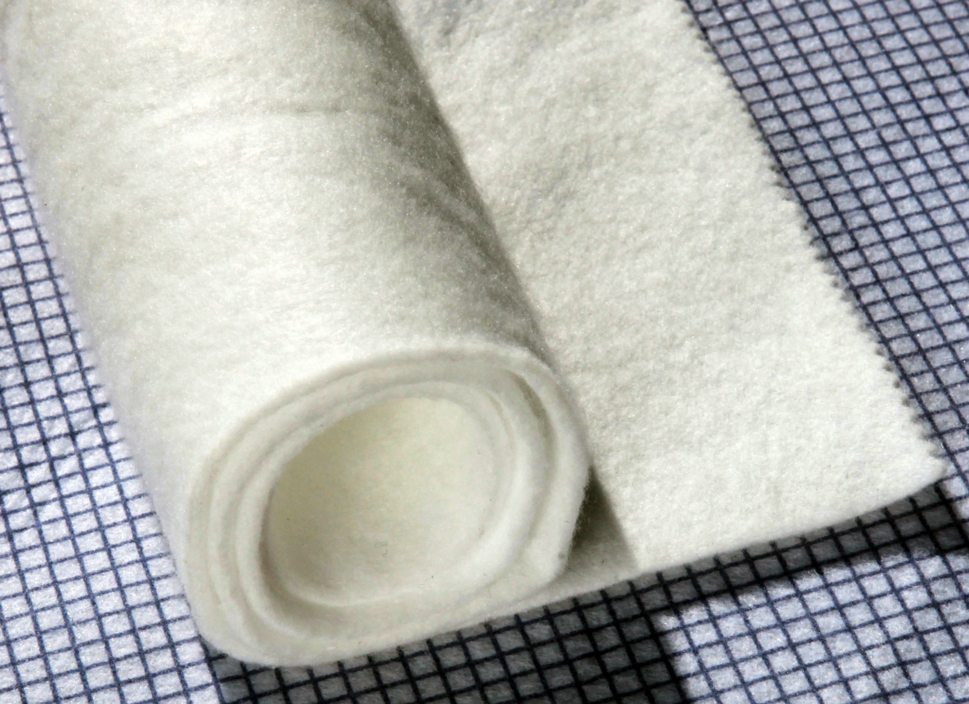 供应针刺无纺布,电热毯,等面料