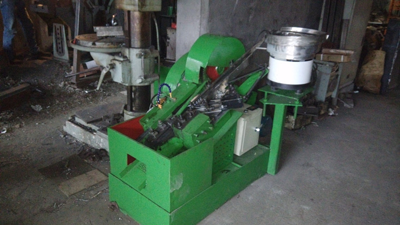 慈溪天元德诚自动双头搓丝机型号zs3010