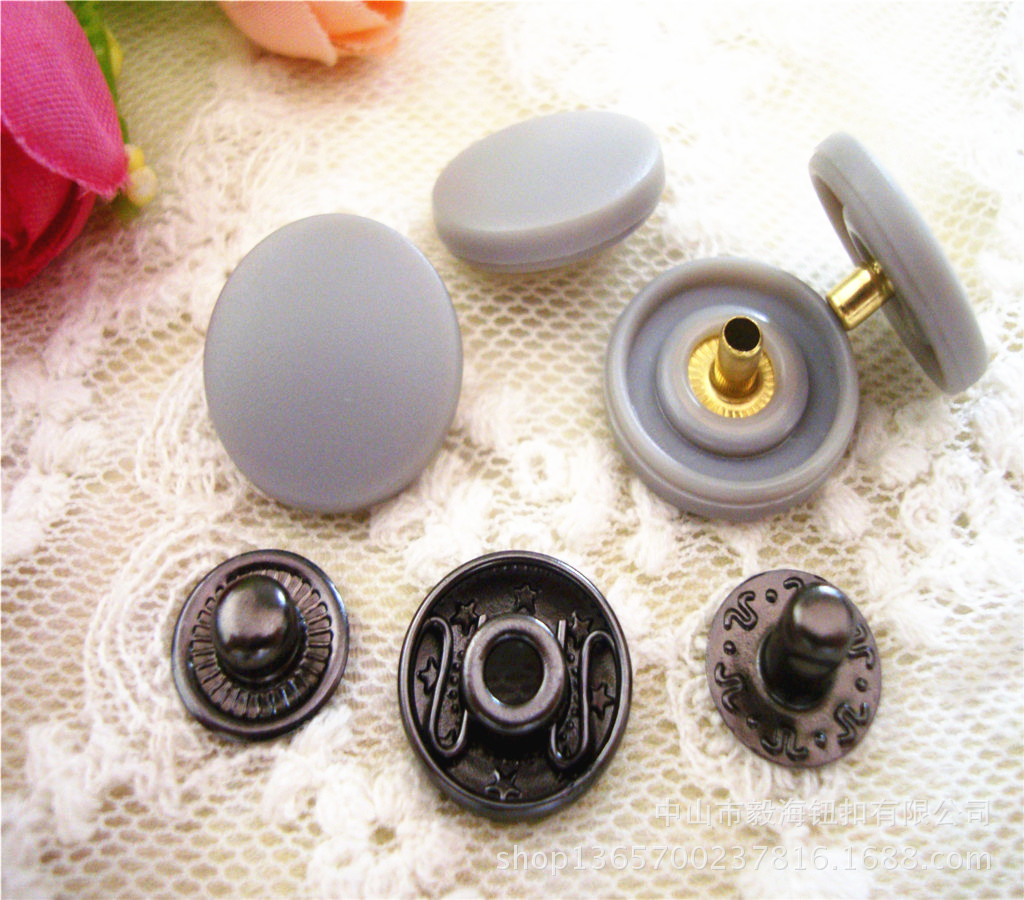 17mm高档灰色塑胶圆形尼龙四合扣 羽绒服急钮扣 树脂塑料面四和扣