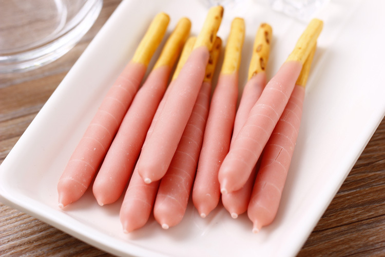 韩国进口食品乐天草莓奶油棒休闲零食饼干50克(0280*40)