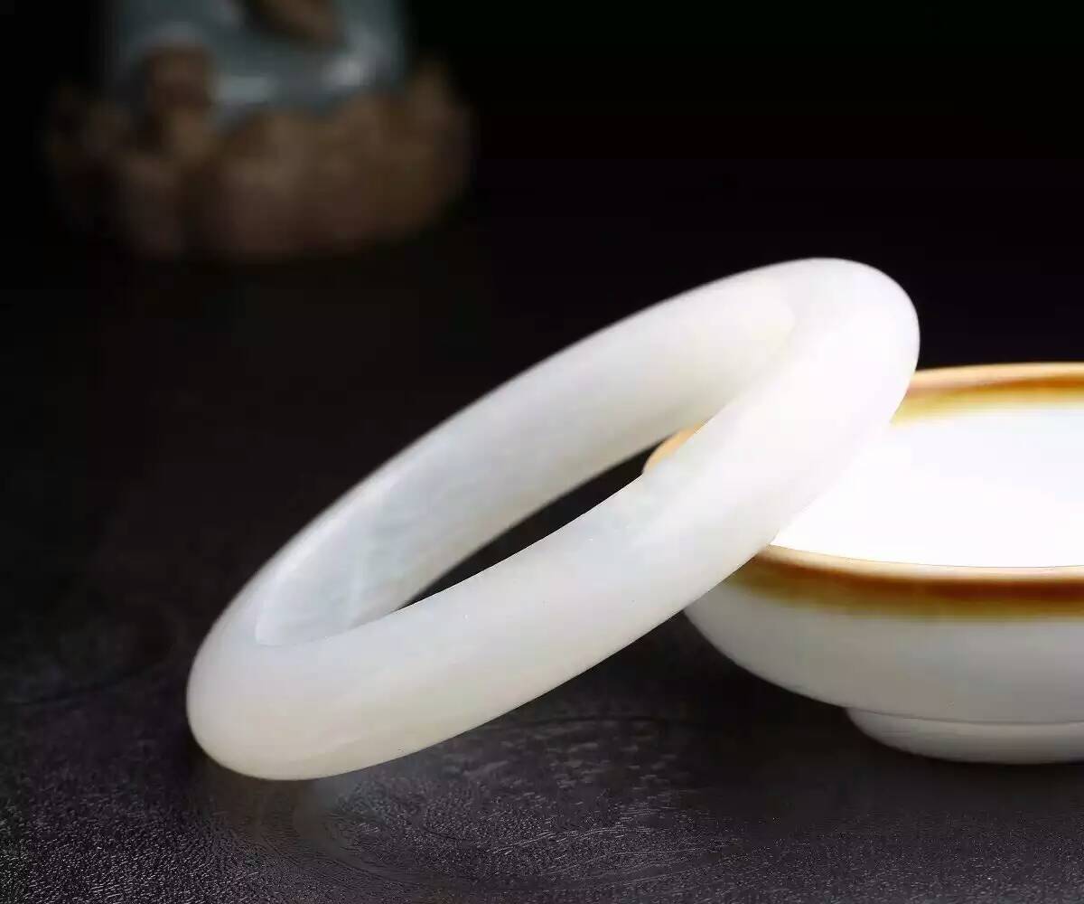 水冲冰白料黄龙玉手镯内径:57mm