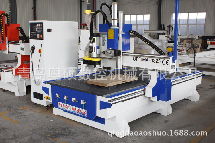 奥硕数控木工雕刻机 自动对焦 竹木制品雕刻机 出口伊朗雕刻机