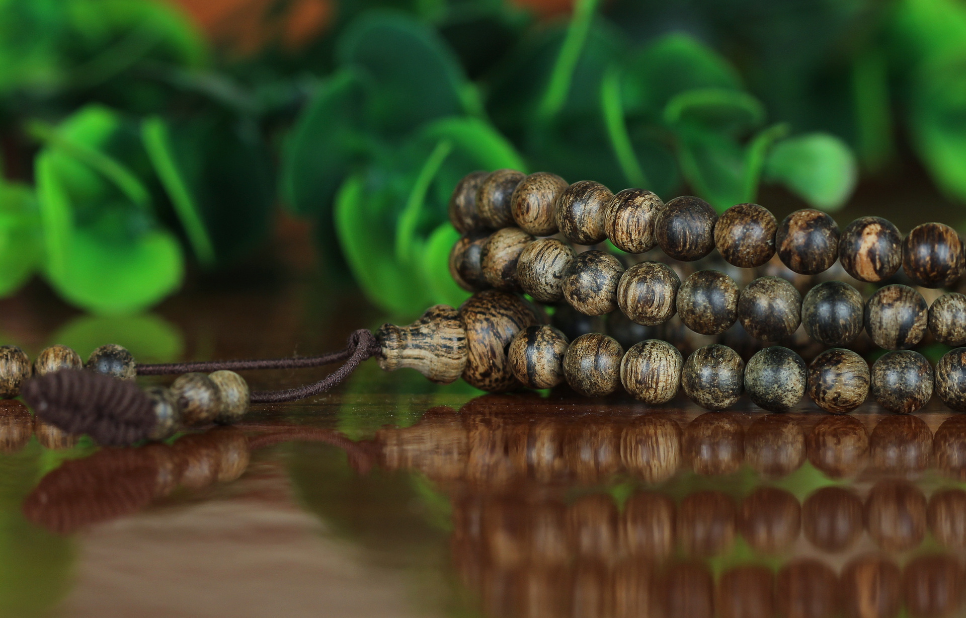 一线达拉干沉香念珠6mm*108颗,重量14.16克,香味浓郁迷人