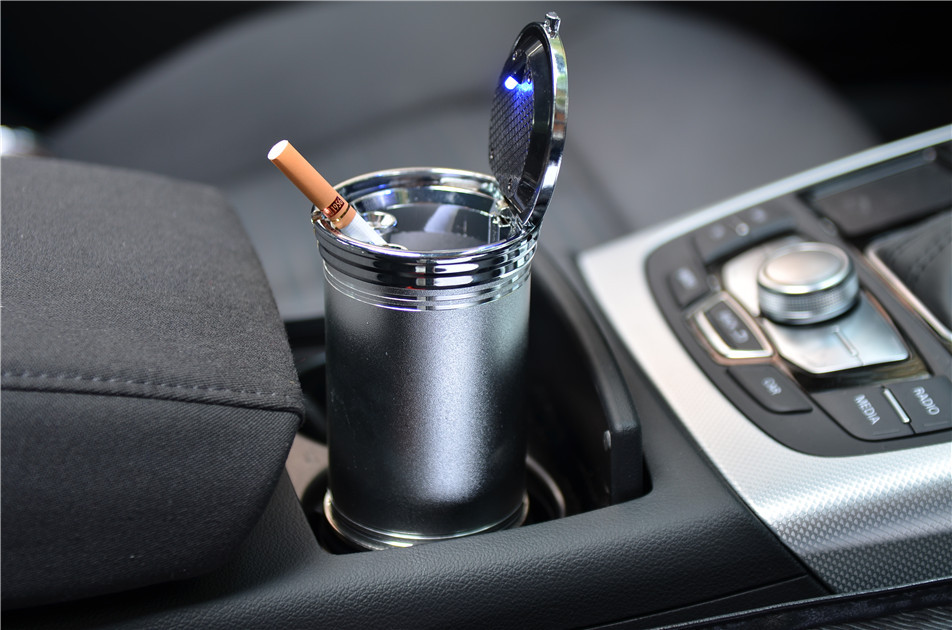 新款金属铝制汽车烟灰缸 车载烟灰缸带led灯 车用烟灰缸 汽车用品