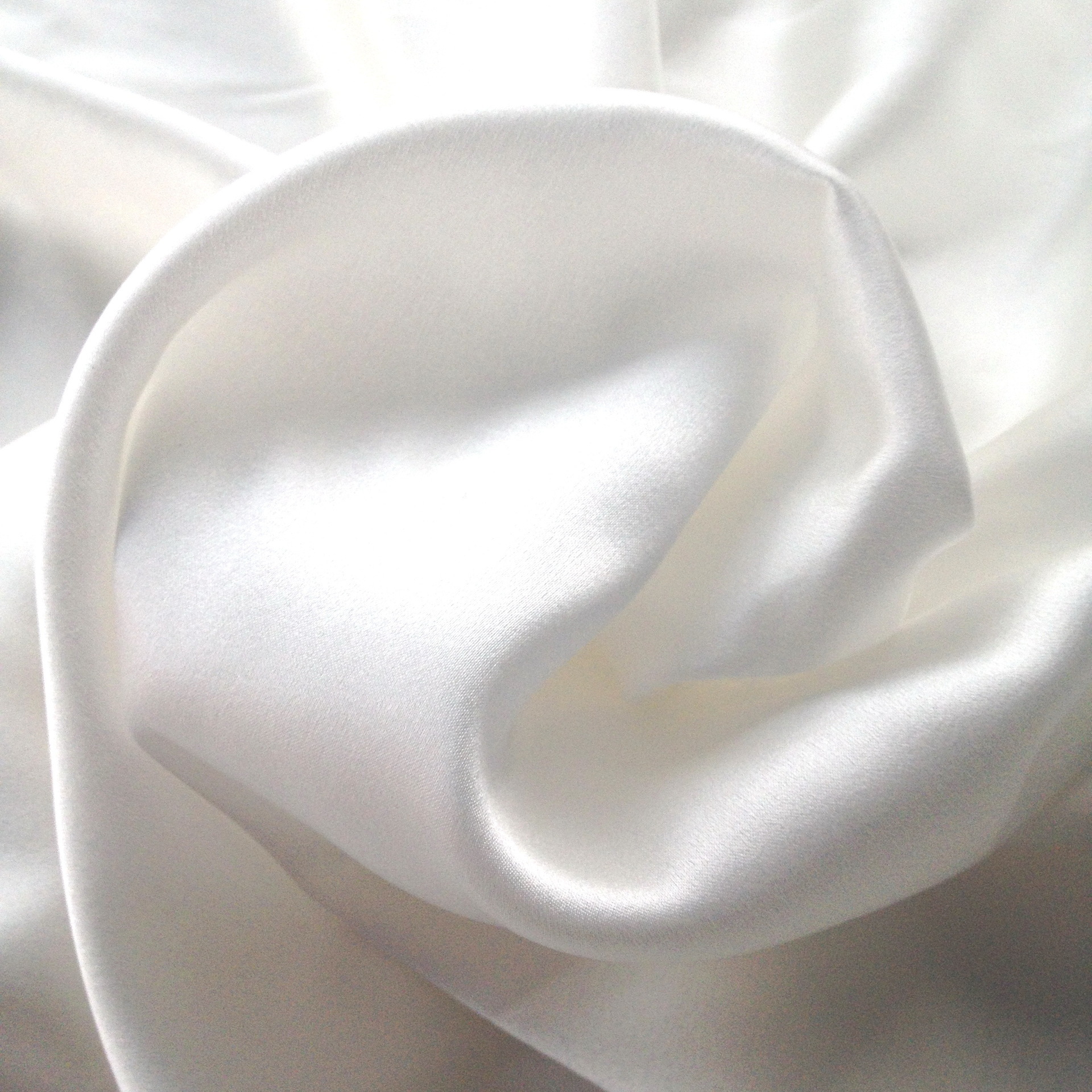 100真丝面料14mm140cm真丝素绉缎素绉缎本白色