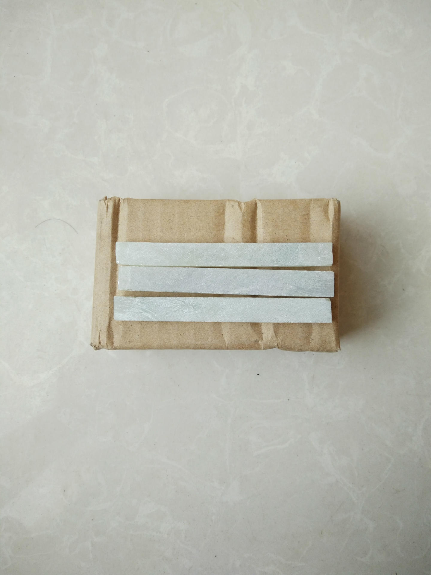 小号滑石笔批发桂林水晶滑石笔纯白石笔滑线笔68*8*4.1每盒21支