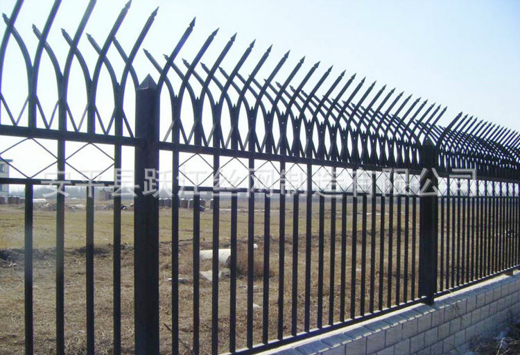 【厂区围栏】专业推荐新款安全铁艺栅栏 工厂安全防爬围墙护栏