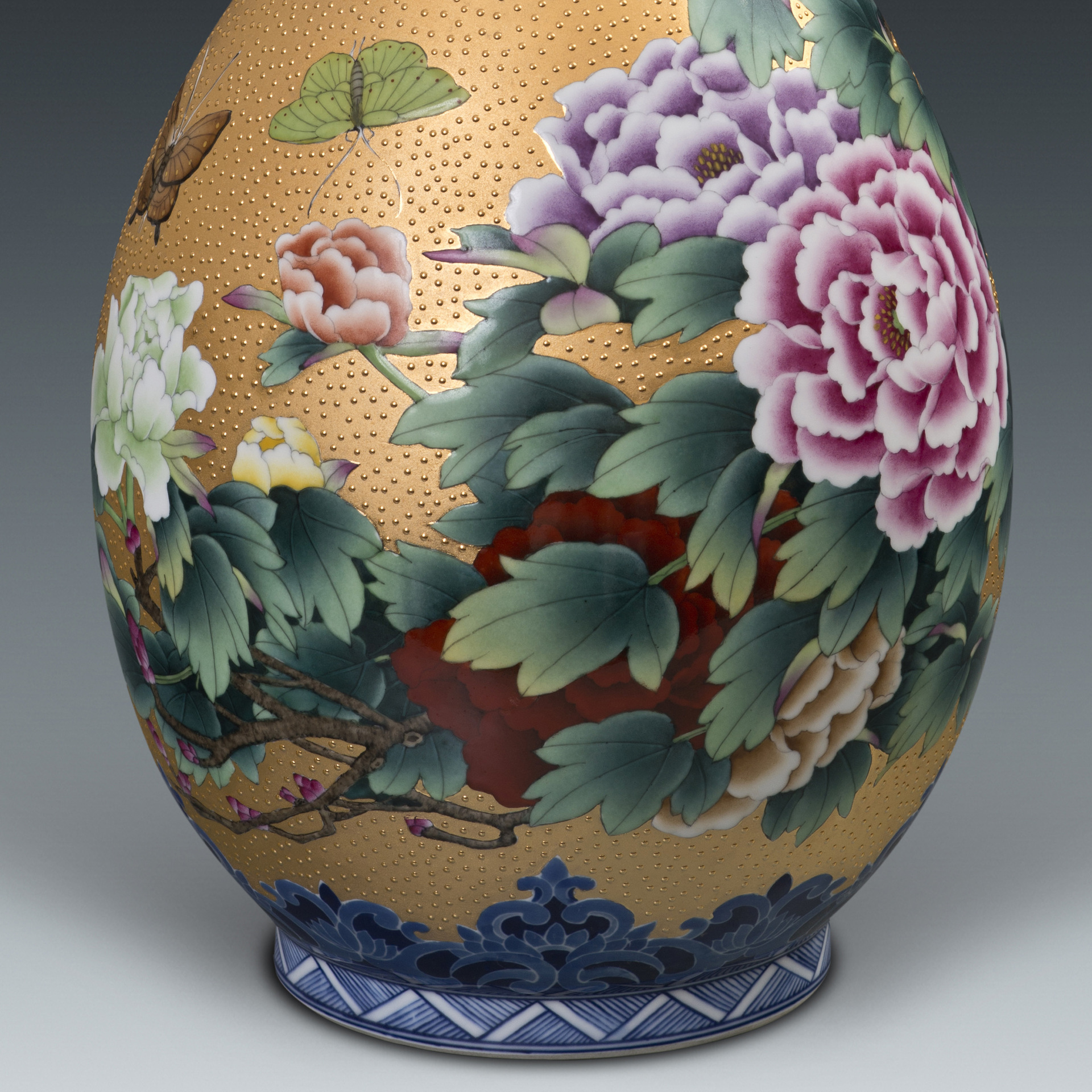 景德镇釉上彩描金工艺瓷 净瓶 富贵花开