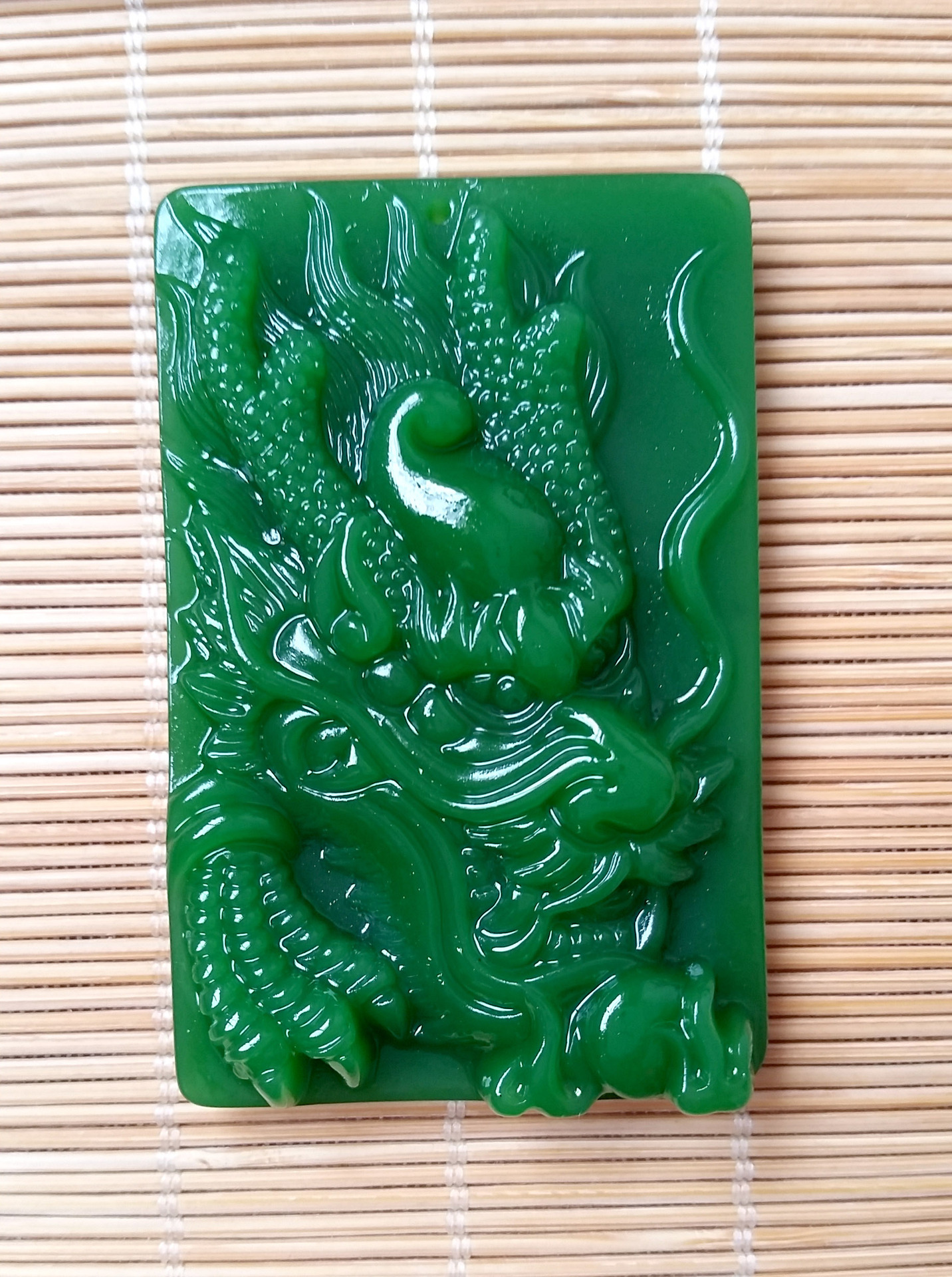 和田玉碧玉生肖龙头吊坠 天然玉石精雕龙玉牌 平安无事牌挂件批发