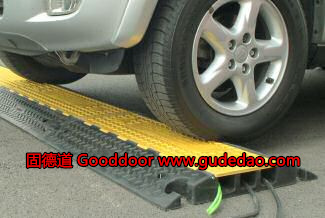 18、线槽减速带