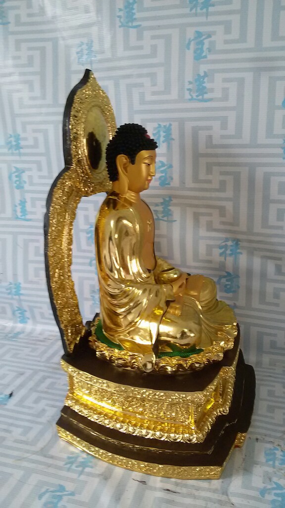 批发定制树脂菩萨金刚台带佛光释伽牟尼佛三宝佛佛主贴金彩绘