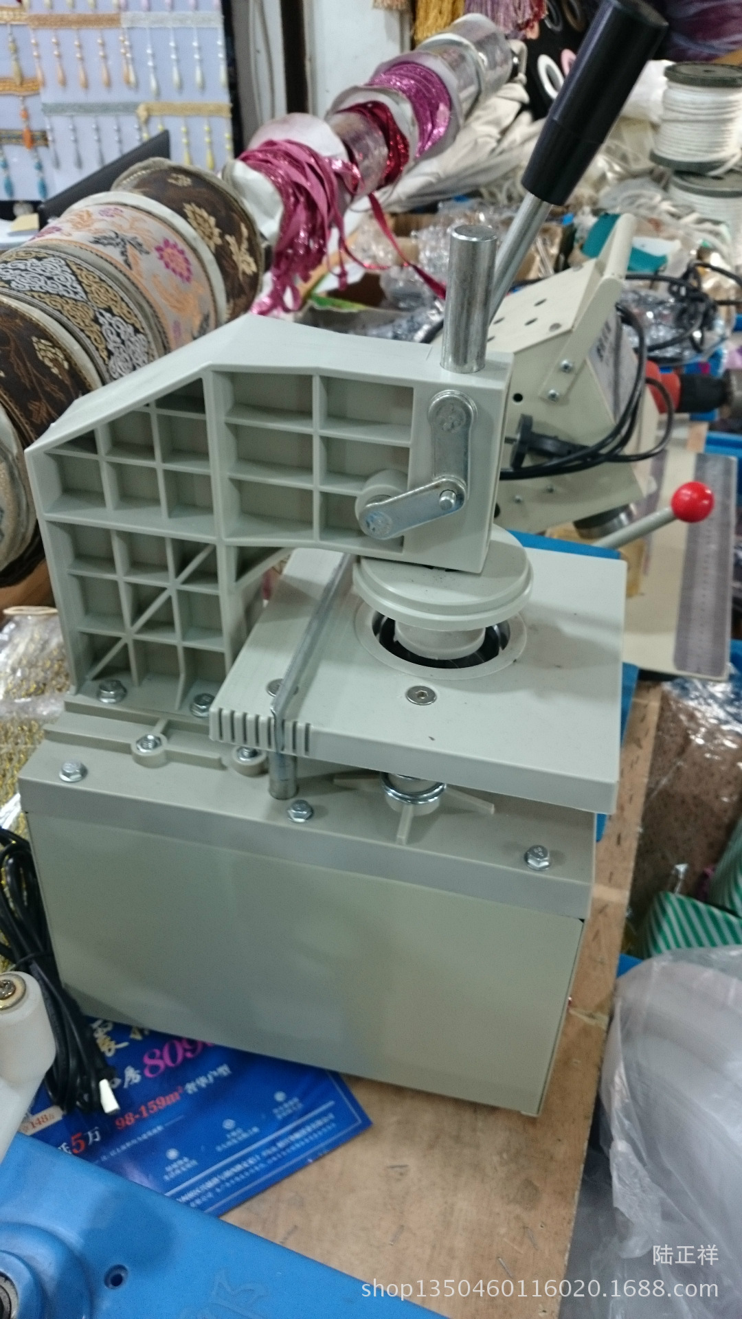 需要请联系卖家 材质;塑钢   使用方法;把布放在钻头下面,打孔机有