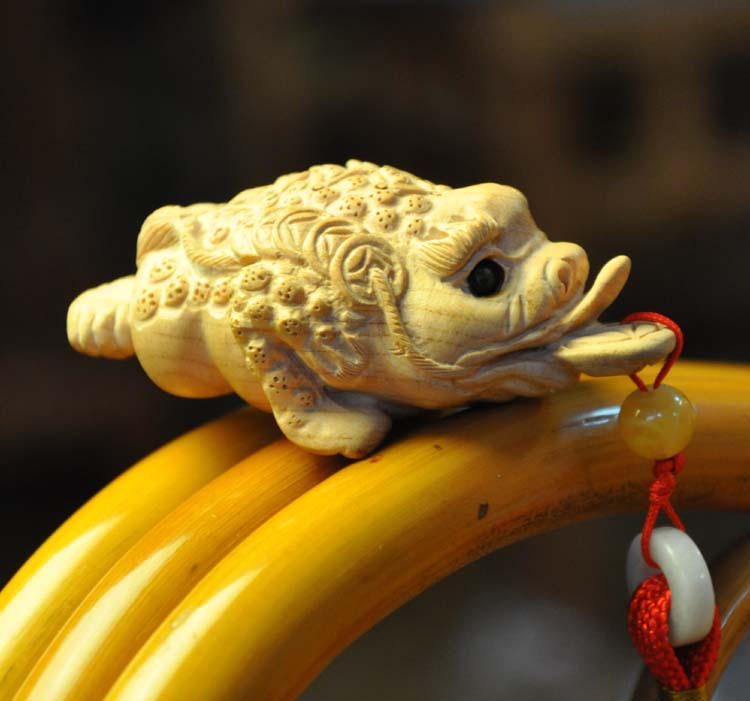 肥城桃木工艺品 fdj-2340精雕金蟾手把件 福临桃木剑 桃木把件