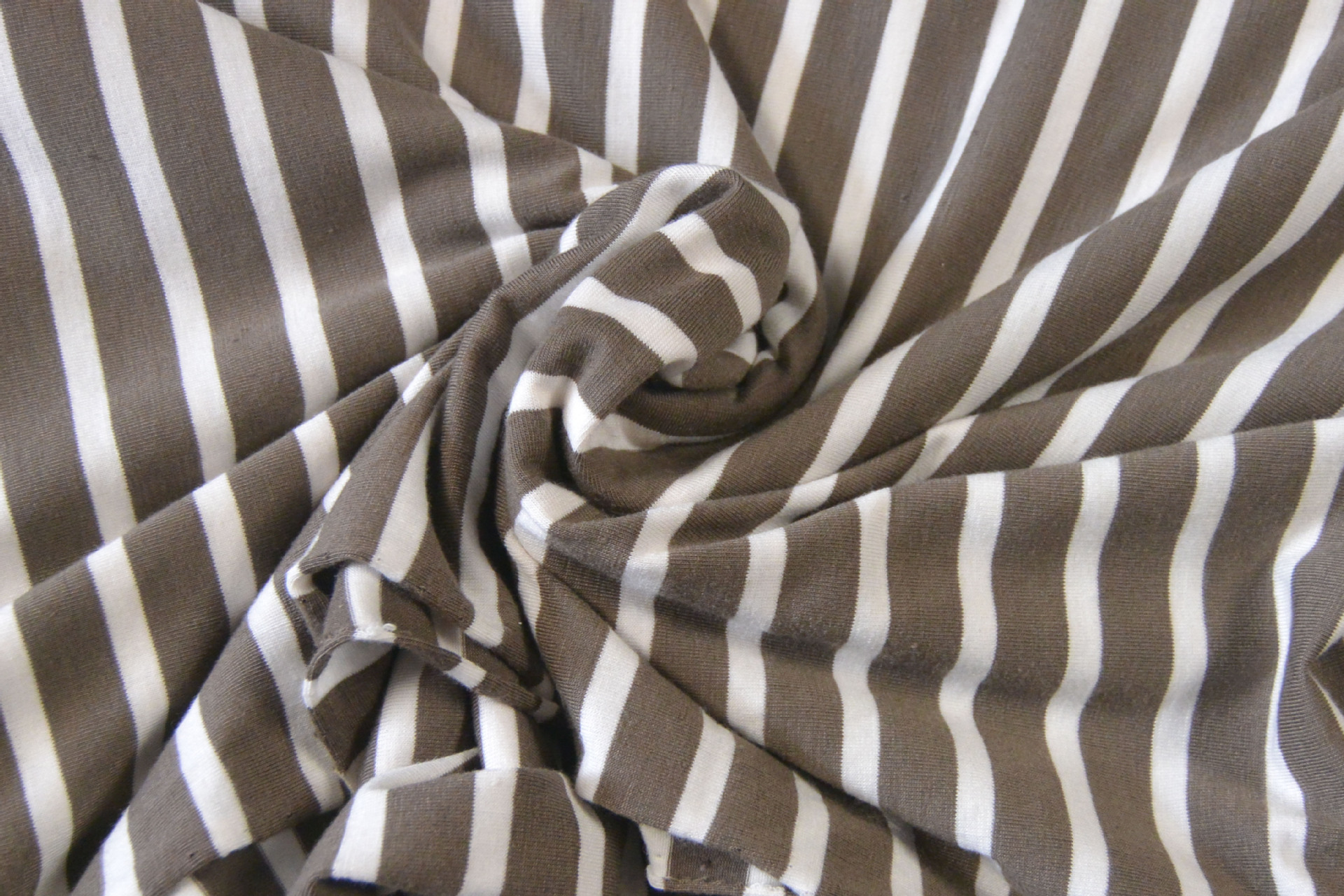 优供现货 纬编针织面料 t/r人棉色织布 春夏休闲t恤面料 欧美风