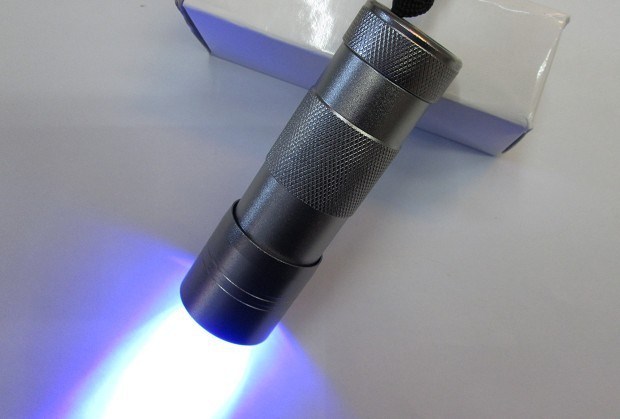 12led紫光手电筒 uv紫外线小手电 验钞灯 荧光剂检测灯