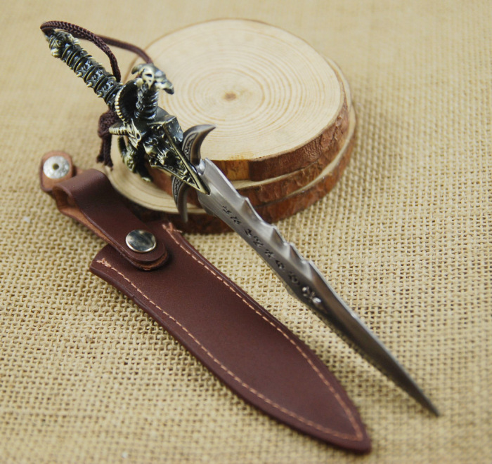 火爆热销 wow魔兽世界霜之哀伤挂件 cosplay 网游周边羊角剑