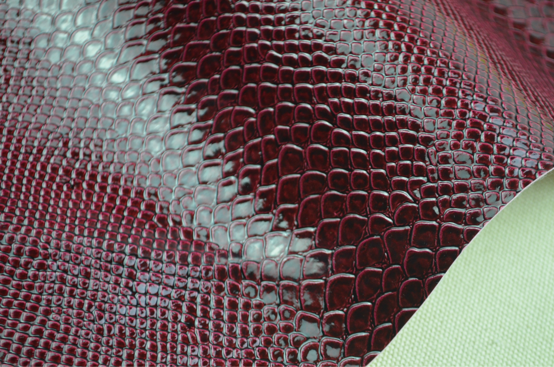 蟒蛇皮 蛇纹pvc皮革人造革 双色高光 箱包 包装材料 厂家现货