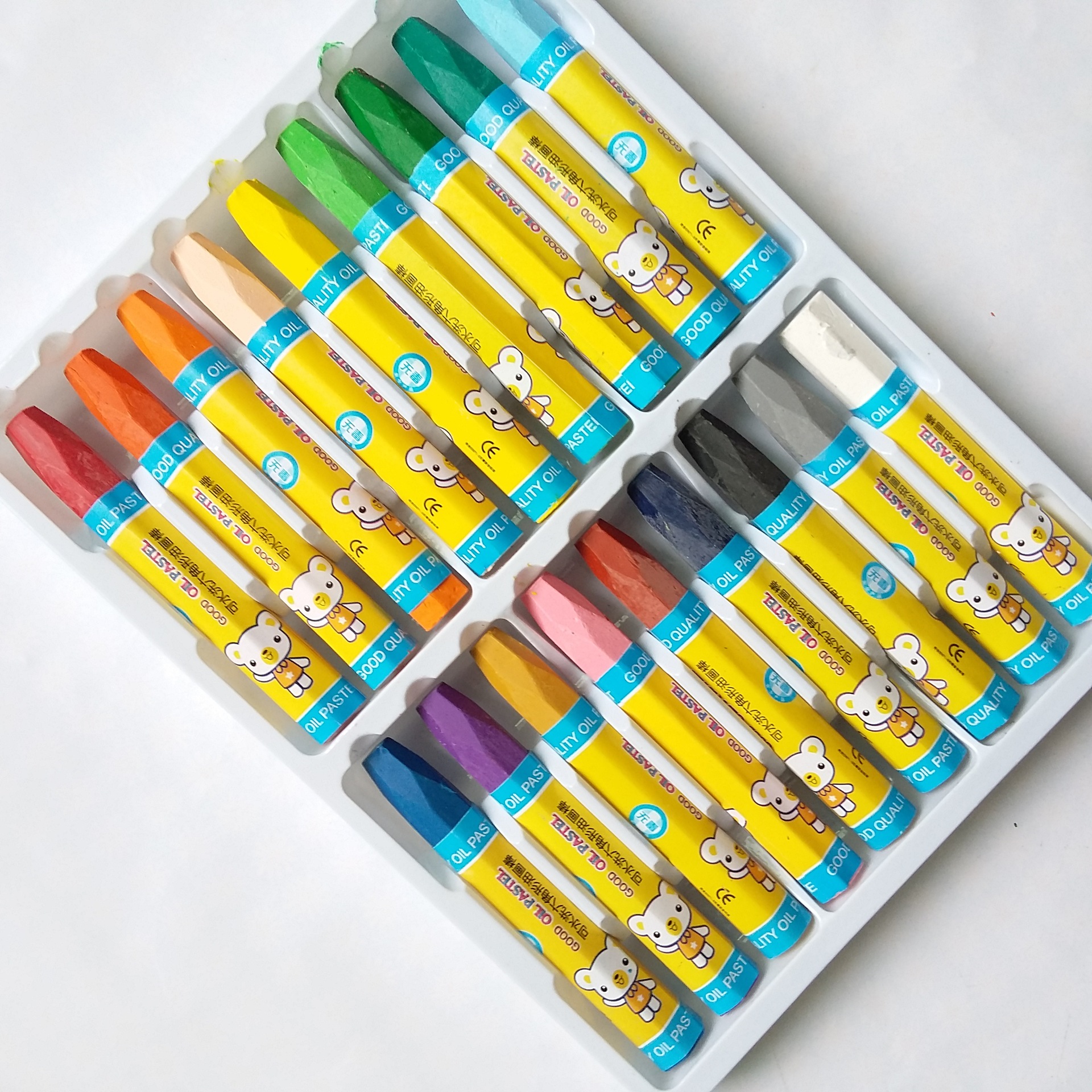 18色无毒油画棒 绘画儿童美术用品 可水洗 蜡笔 画笔批发
