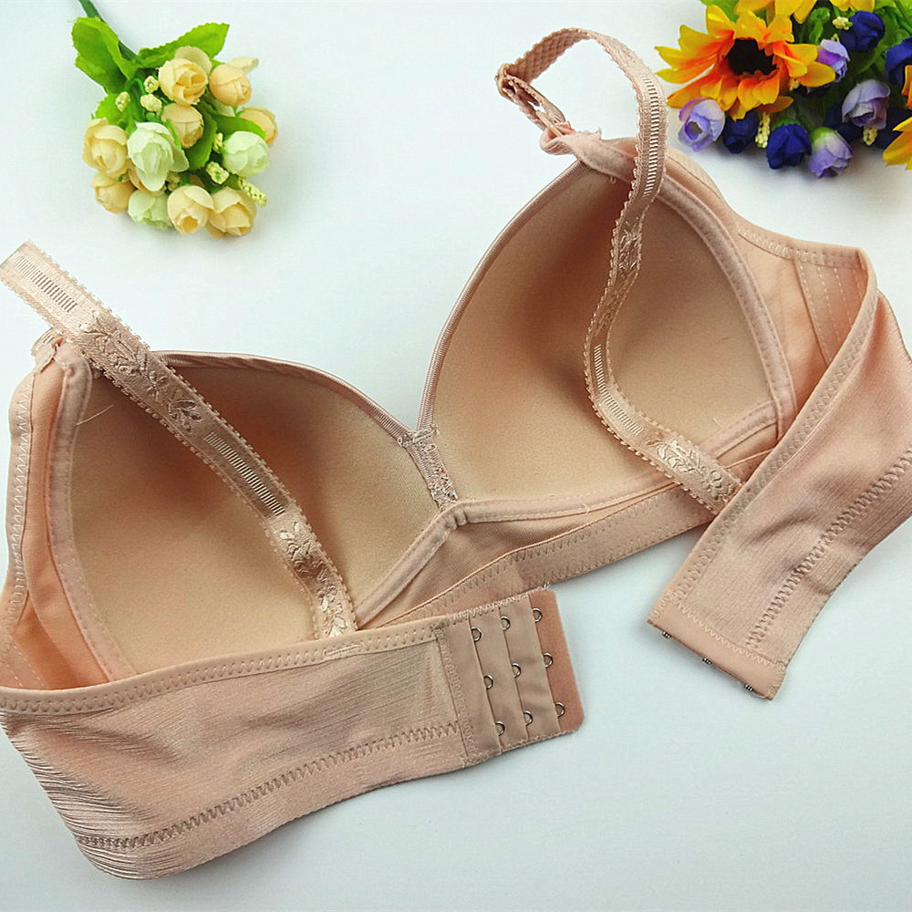 厂价直销春夏拉丝文胸 无磁无钢圈薄模杯三排扣大码四角碗女内衣