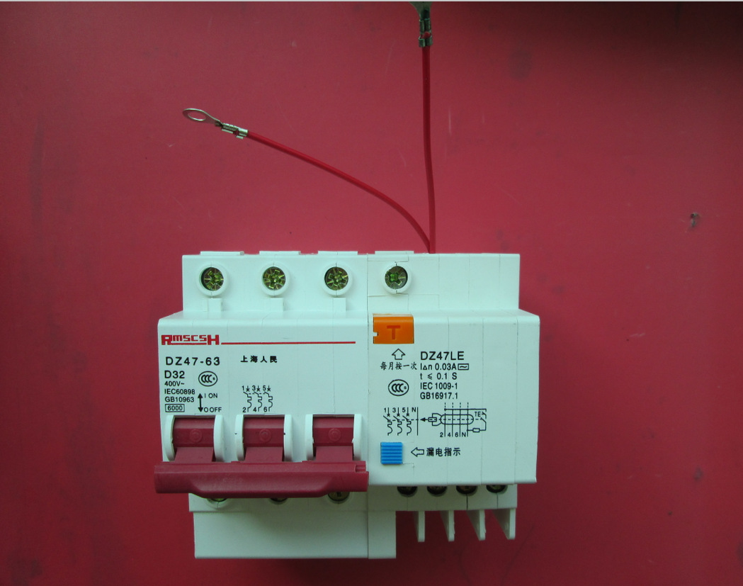 漏电报警不跳闸断路器 dz47le-63 d型32a 30ma 三相四线