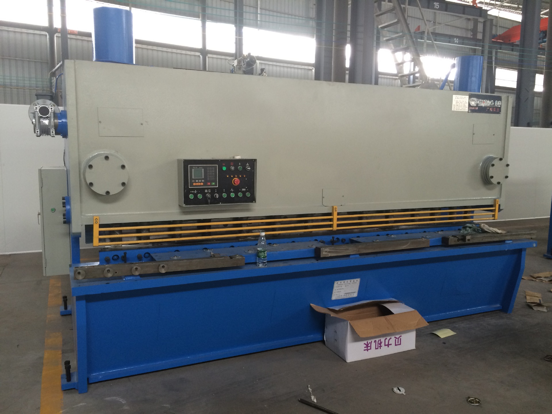 厂家直销液压闸式剪板机qc11y-16/2500