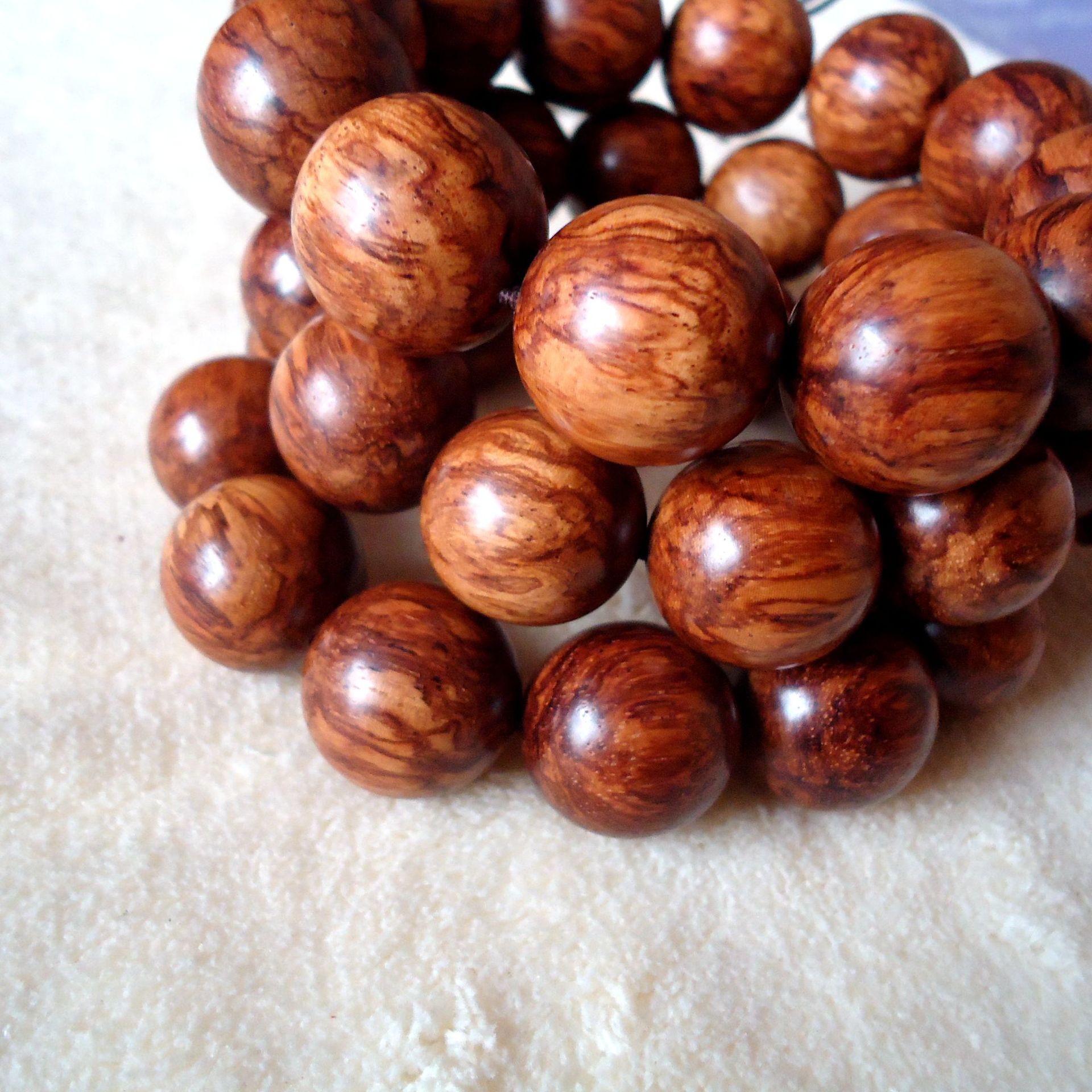 批发大叶黄花梨手串2.0同料顺纹鬼脸乱纹芝麻点手链收藏礼品