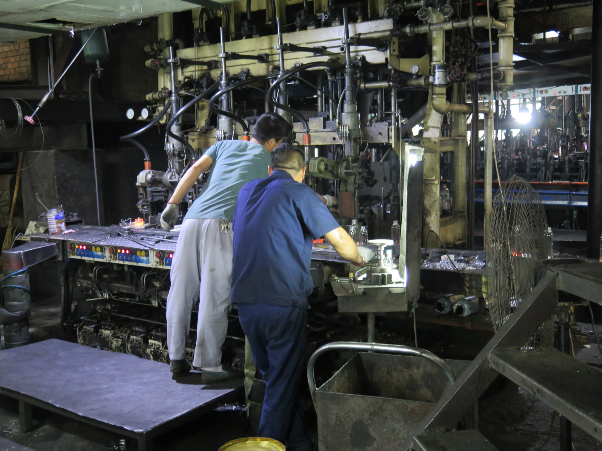 现货批发100ml面霜膏霜玻璃瓶优质透明玻璃瓶2015新款.