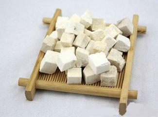 茯苓 【别名】 茯苓个,茯苓皮,茯苓块,赤茯苓,白茯苓 【性味】 甘,淡