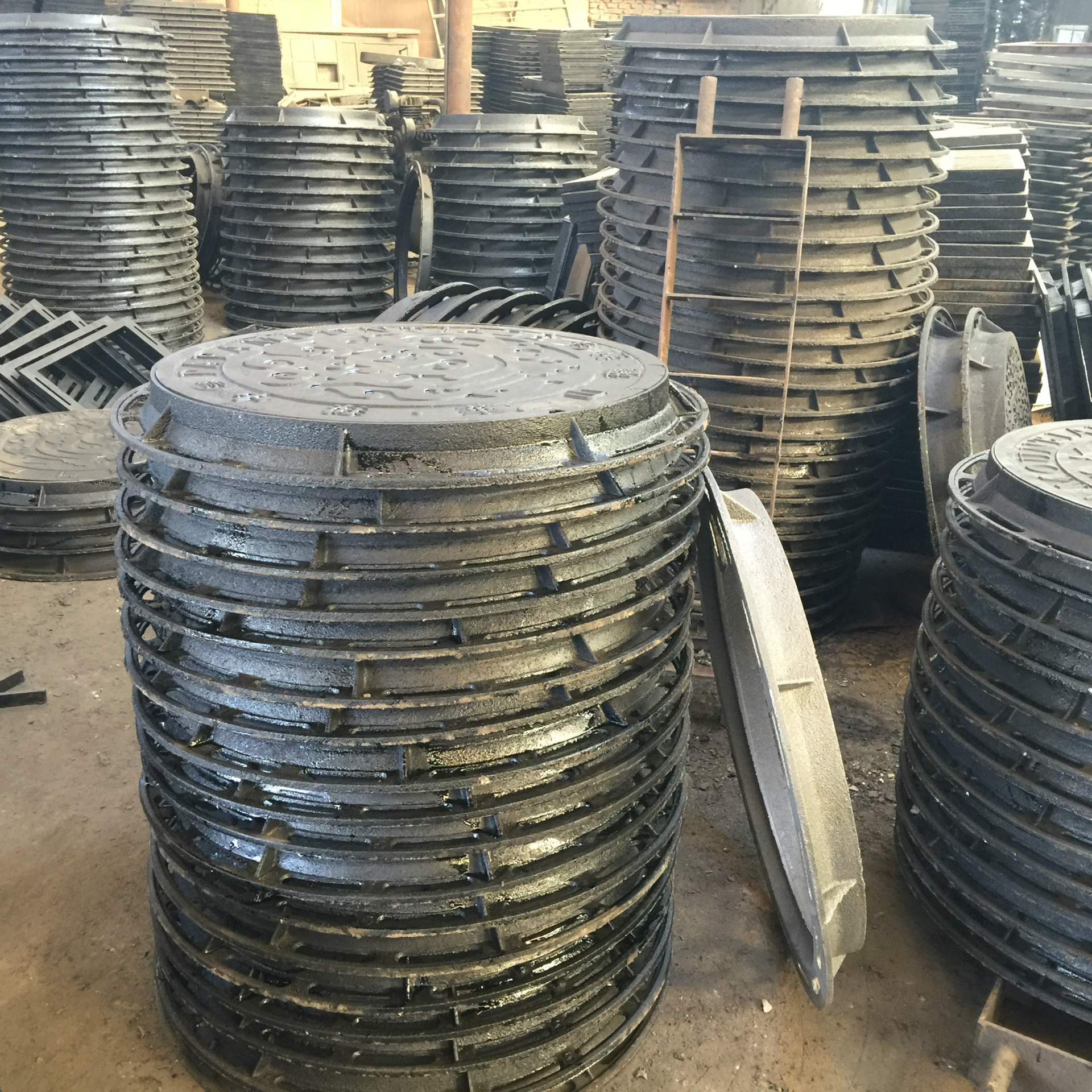 球墨铸铁井盖供应铸铁井盖球墨井盖多规格