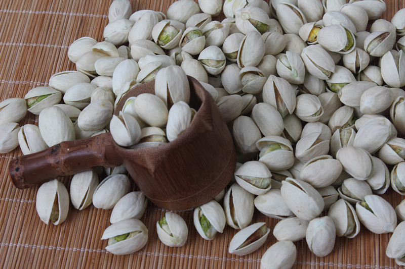 漂白开心果中号自然开196斤箱厂家直销