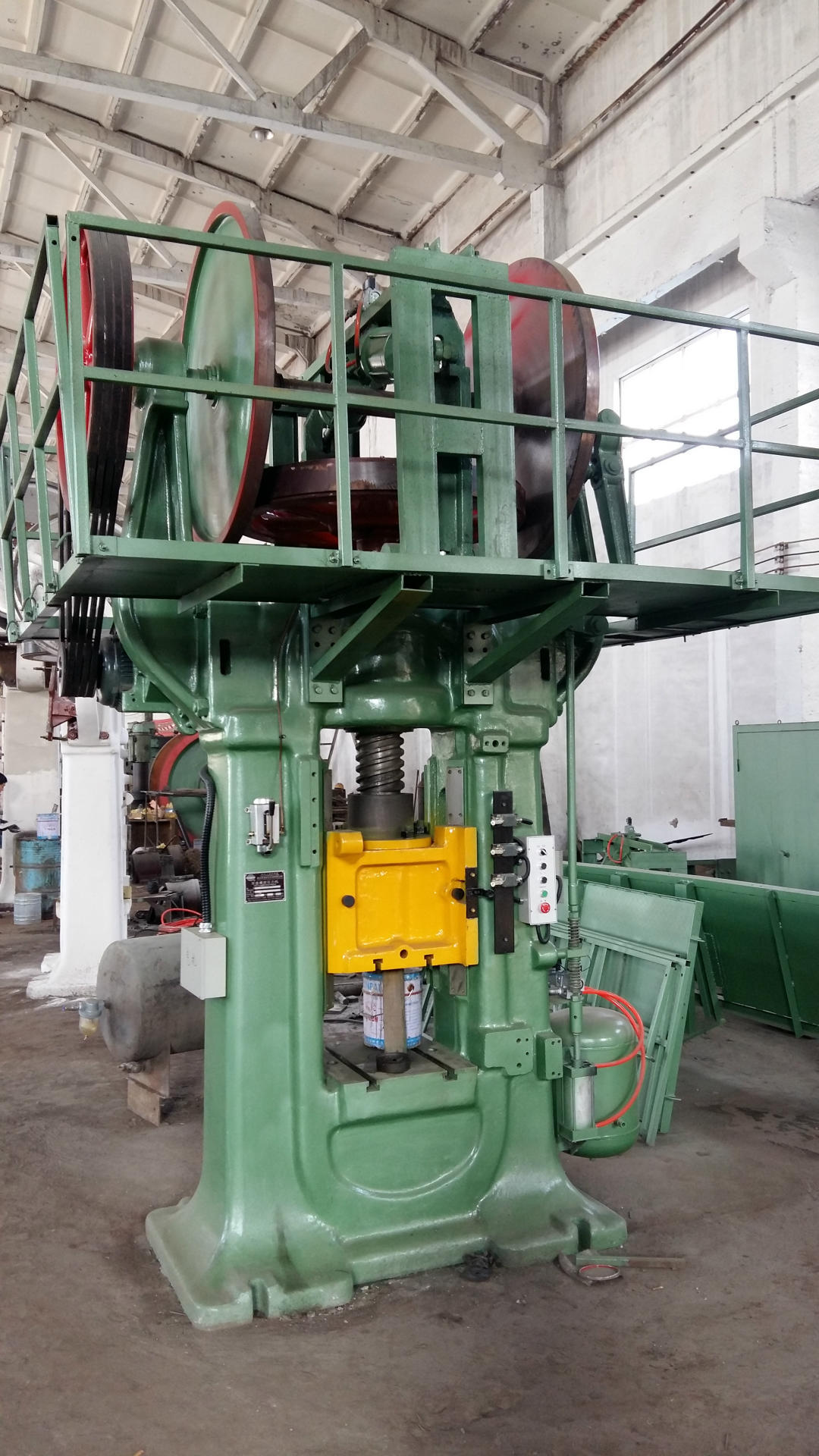 160吨大修二手双盘摩擦压力机 厂家直销彻底大修锻造设备