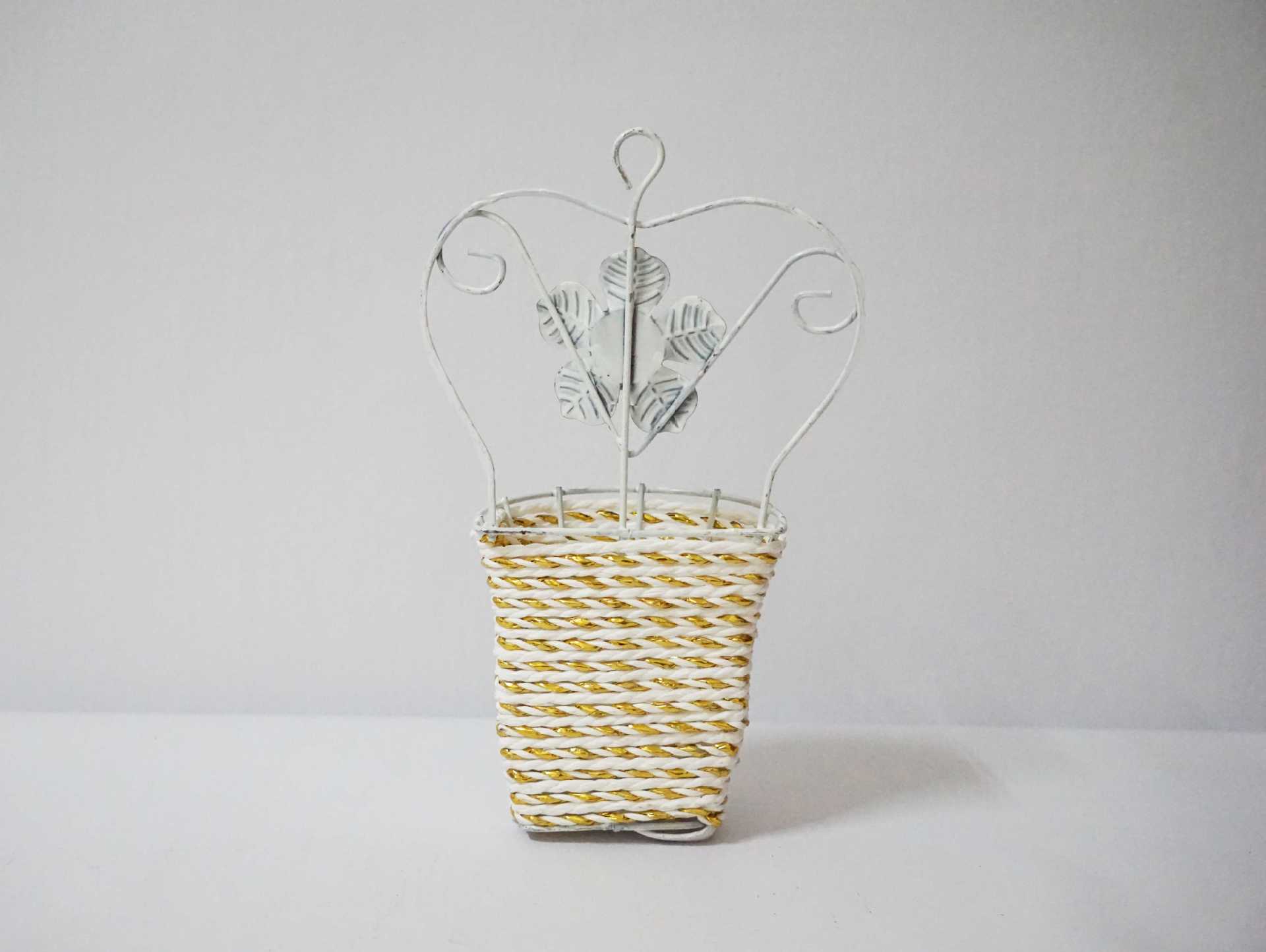 厂货铁艺藤编壁挂式花篮 家居装饰花瓶植物手工编织工艺品批发.