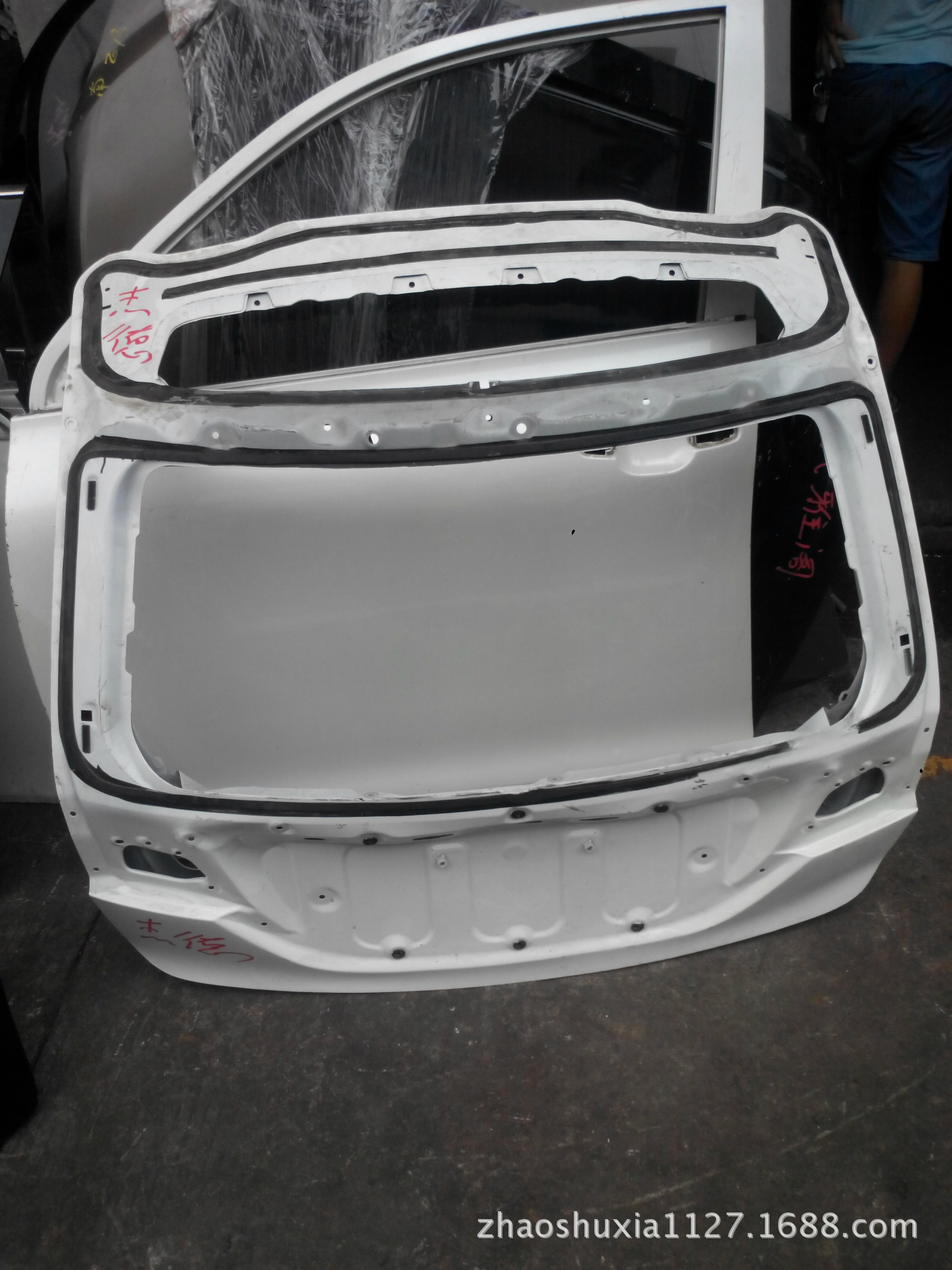 本田杰德后尾门壳2