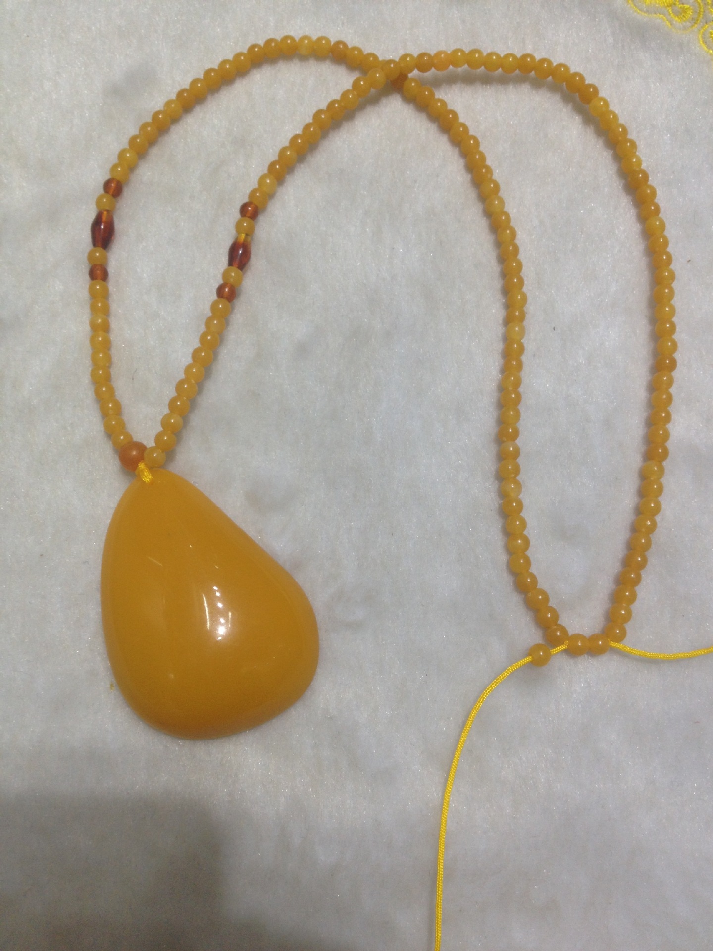 浮盐水琥珀蜜蜡吊坠 二代鸡油黄老蜜 水滴型坠子批发