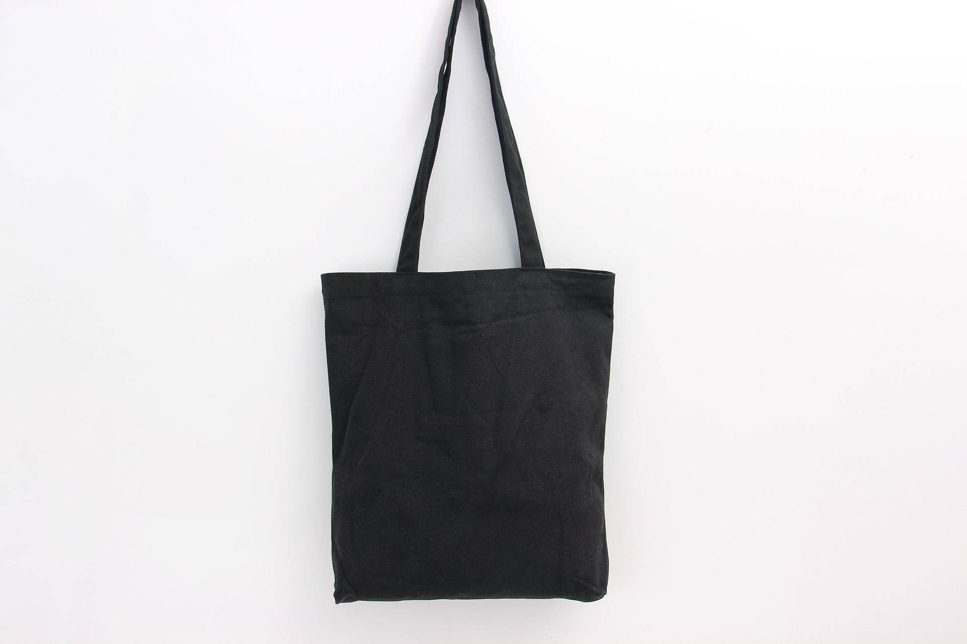 洒脱个性黑色女布包厚帆布包手提斜挎单肩帆简约 淘宝爆款文艺范原价 22.7元,现价22.7元