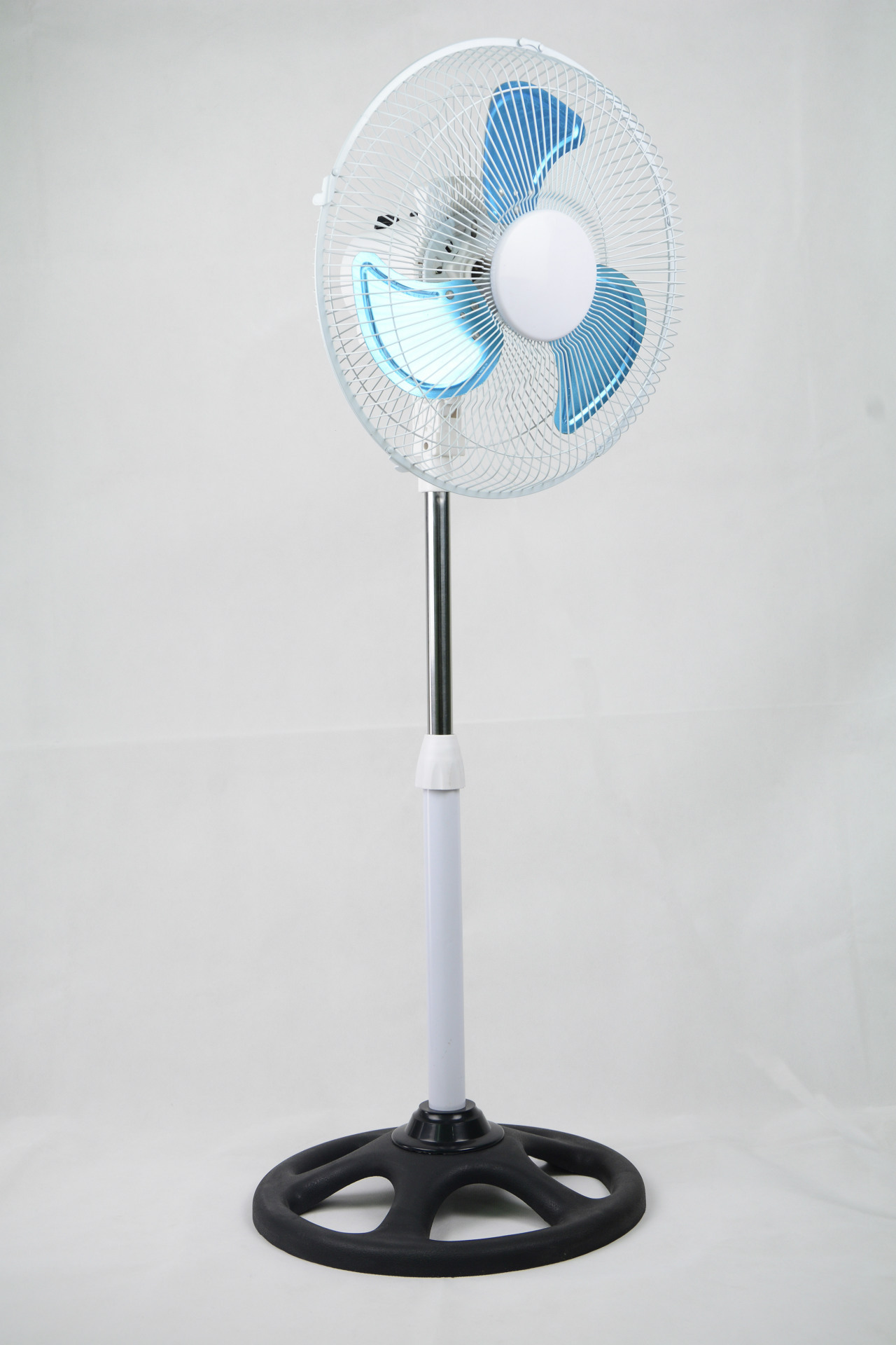 南美最热销10寸强力三合一金属风叶落地式电风扇 10寸落地扇批发