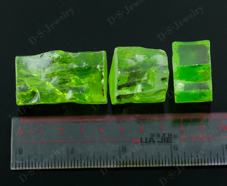 广西梧州人造合成宝石苹果绿紫红色锆石 原料 原石厂家供应