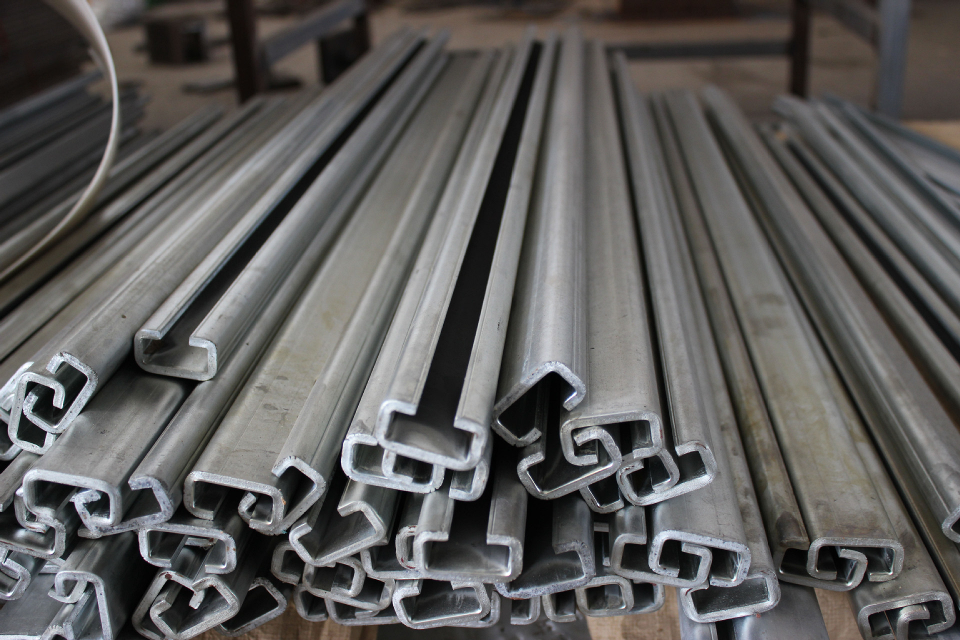 din3015标准 stsv40*22*5 碳钢镀锌管夹重型导轨 c型钢滑槽 轨道