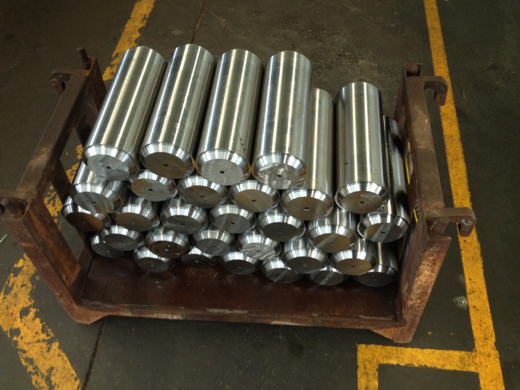 销售小松挖掘机动臂油缸活塞杆,pc220挖掘机油缸配件