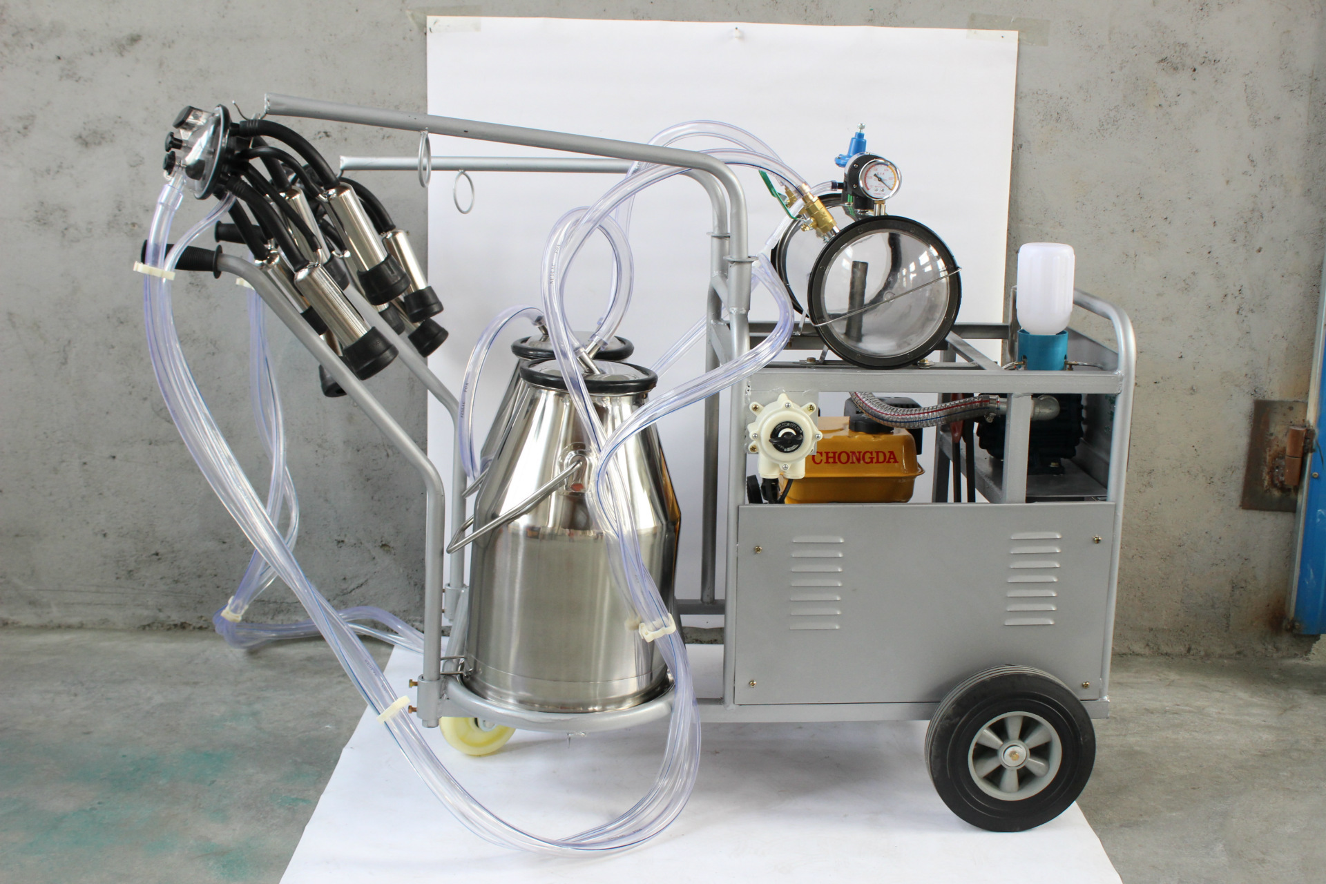 【厂家直销】挤奶机 油电两用挤奶机 奶牛奶羊挤奶器 牛用吸奶器