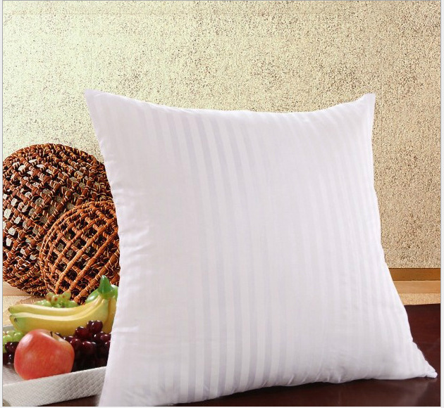 白色抱枕