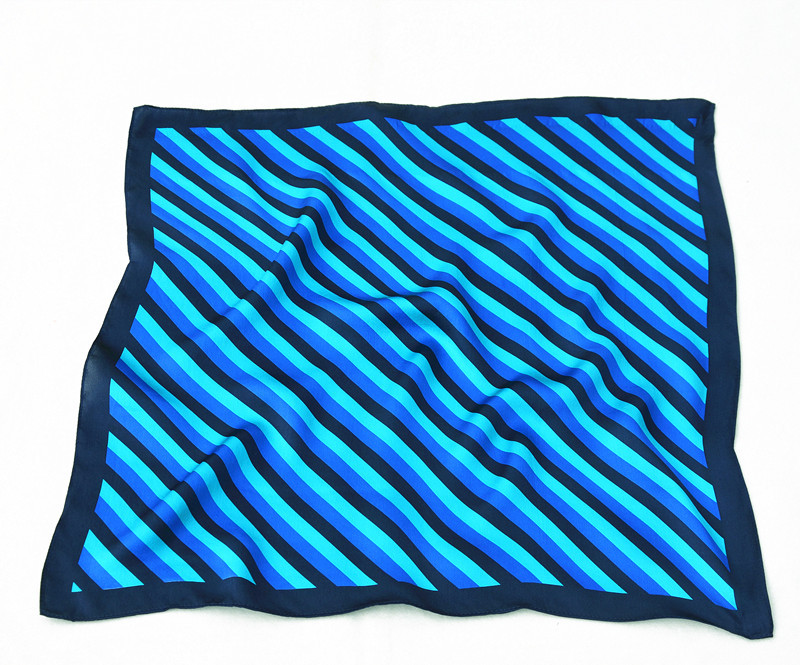 1034外单剪标三色条素绉缎真丝小方巾 丝巾 围巾 饰巾