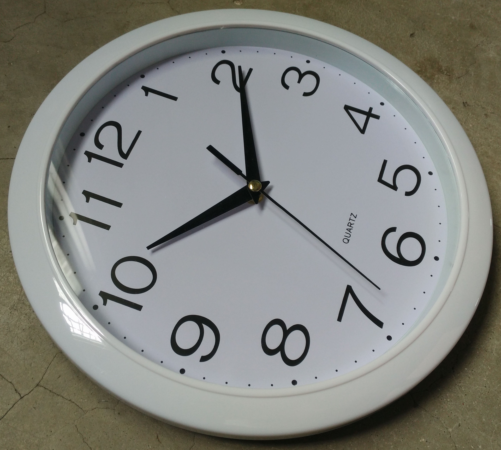 常胜29cm改苯塑料石英钟 简约白色挂钟 白色边框时钟 白色壁钟