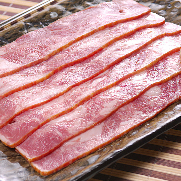 产品简介:罗名宇牌培根由精选上等五花肉,采用西方加工工艺精制而成.