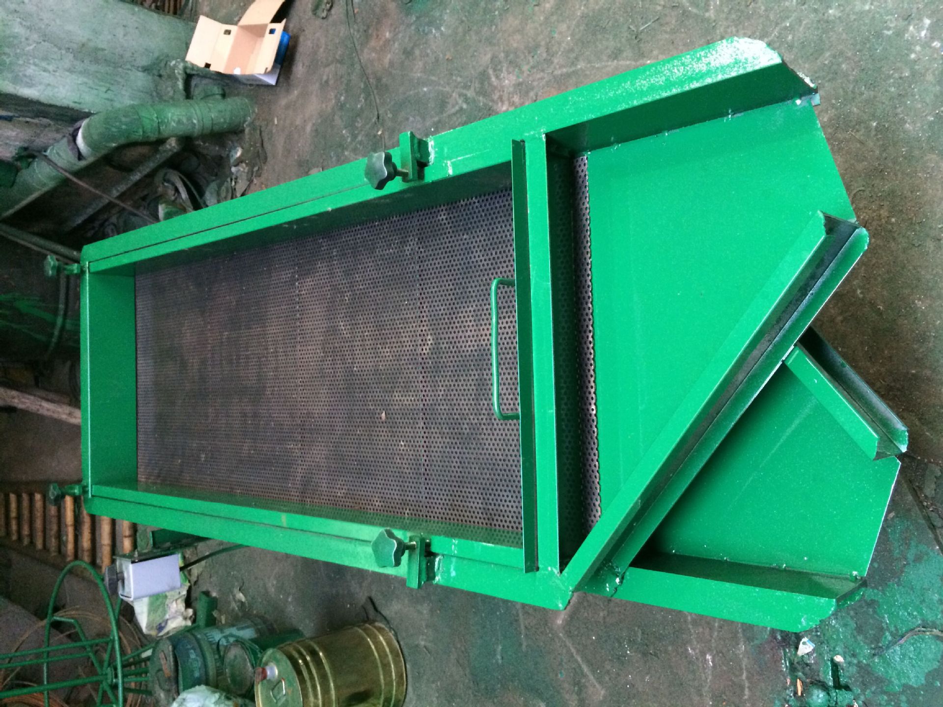 分选筛网螺丝震动筛机直线振动筛网机震动分离机佛山供应直销