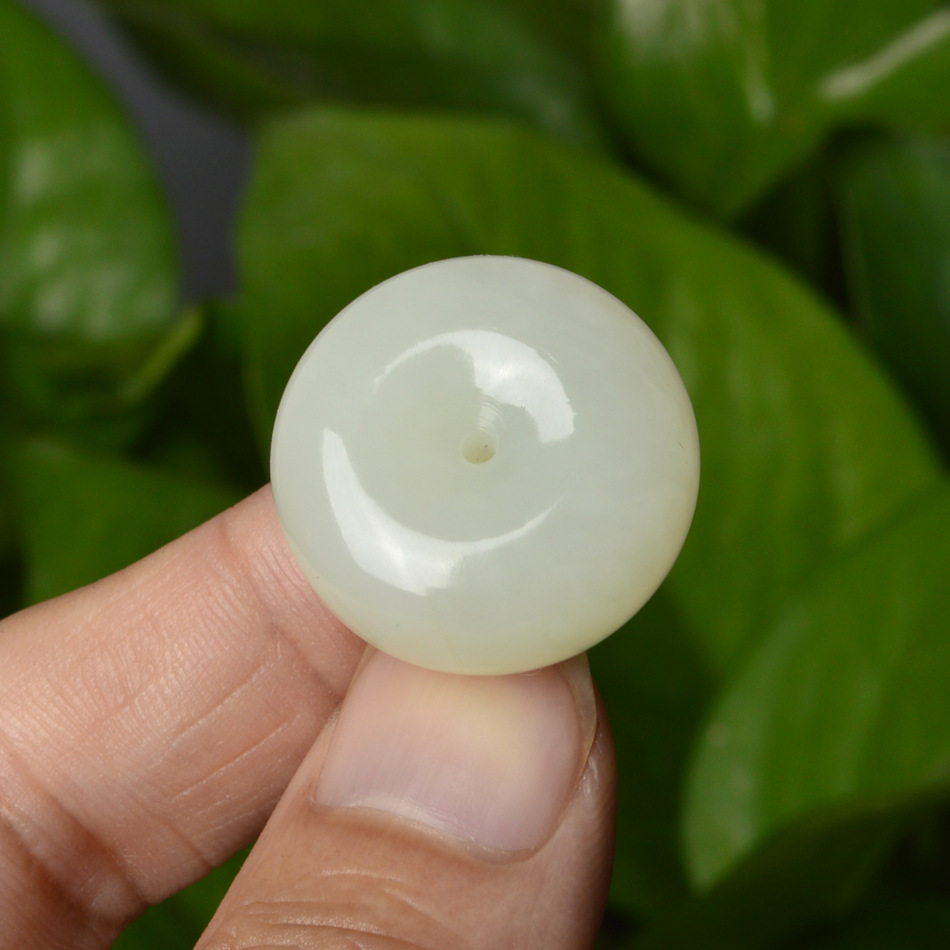 厂家直销天然正品和田青玉玉挂件 男女款精美青白玉平安扣